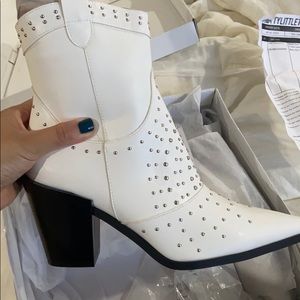 White point toe bootie